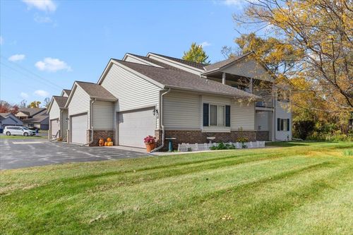 934 Spring Ct, West Bend, WI, 53095-9504 | Card Image