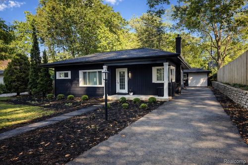 3765 Woodview Ave, West Bloomfield, MI, 48324-2674 | Card Image