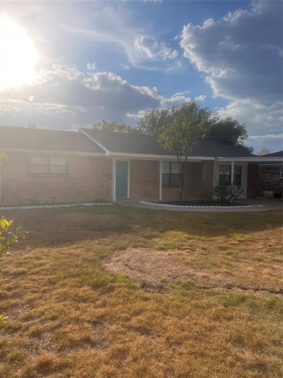 Clow St, Coleman, TX 76834