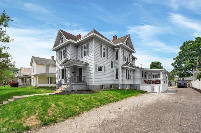 Front property view featuring a front lawn and a chimney | Image 23