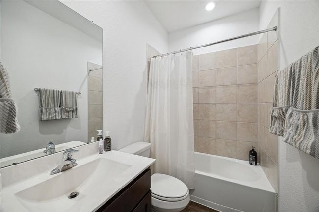 922 Forest Vw, House other with 5 bedrooms, 3 bathrooms and 3 parking in New Caney TX | Image 18