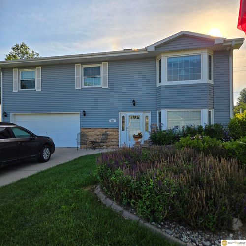 111 Summerset Circle, Papillion, NE, 68133 | Card Image