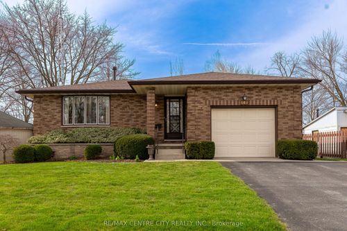 464 Huron St, Warwick, ON, N0M2S0 | Card Image