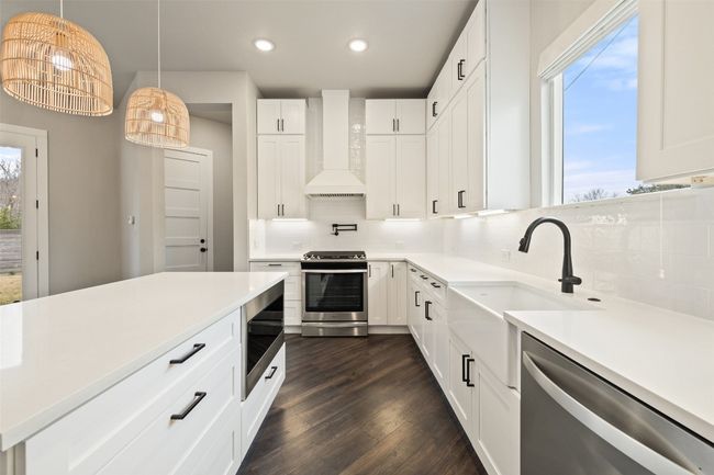18200 Fair Ln, House other with 3 bedrooms, 3 bathrooms and 2 parking in Jonestown TX | Image 10