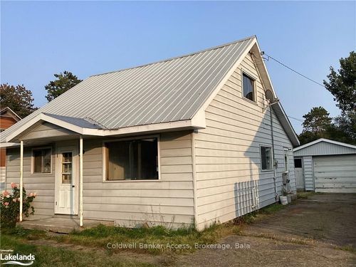 11 Laurentian St, Deep River, ON, K0J1P0 | Card Image