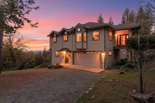 17833 Country Cir, Nevada City, CA, 95959-9759 | Card Image