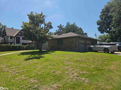 700 Drake Ave, Centerville, IA, 52544-2433 | Card Image