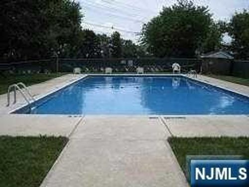 565 Grove St, Clifton, NJ, 07013-3142 | Card Image
