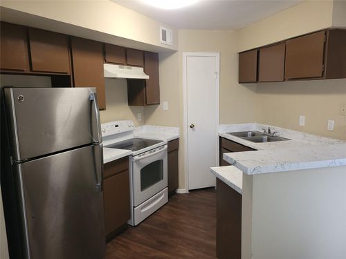 apt-3204-7200 T C Jester Blvd, Houston, TX, 77088-7451 | Card Image