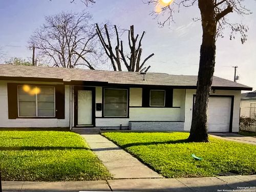 450 Laurelwood Dr, San Antonio, TX, 78213-4635 | Card Image