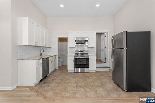 129 Main St, Bloomingdale, NJ, 07403-1656 | Card Image