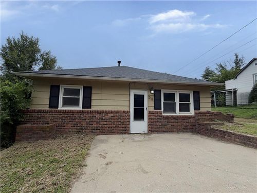 218 Highland Ave, Lexington, MO, 64067-9100 | Card Image
