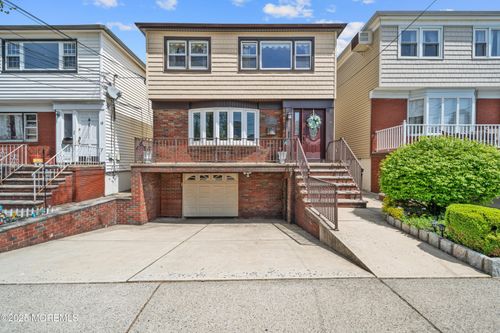 13 Centre Ln, Bayonne, NJ, 07002-1810 | Card Image