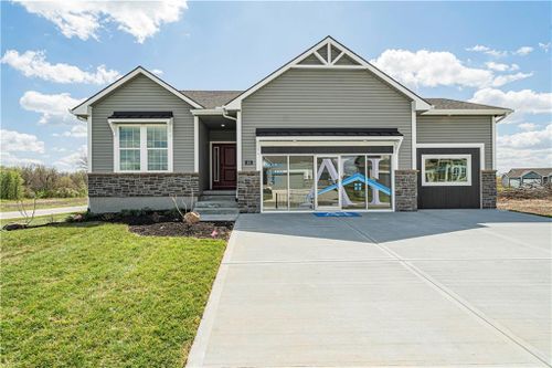 400 Sw Hawthorne Ln, Blue Springs, MO, 64014-4576 | Card Image