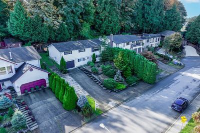 2493 Cameron Cres, House other with 5 bedrooms, 3 bathrooms and 1 parking in Abbotsford BC | Image 2