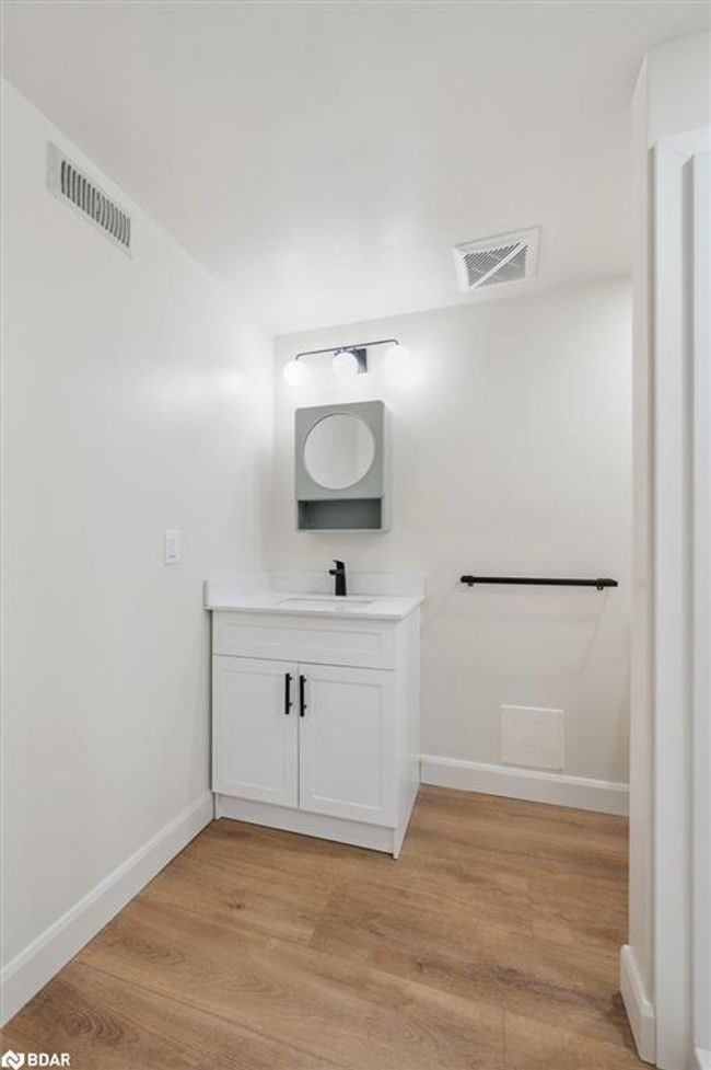 289 Houghton Ave S, House other with 3 bedrooms, 3 bathrooms and 5 parking in Hamilton ON | Image 32
