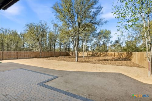 200 Waikakaaua Dr, Bastrop, TX, 78602-6037 | Card Image