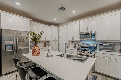 70-4077 S Sabrina Dr, Chandler, AZ, 85248-6196 | Card Image
