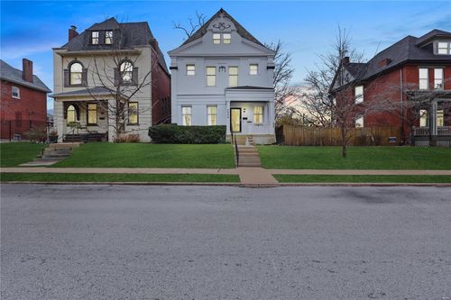 3944 Russell Blvd, Saint Louis, MO, 63110-3710 | Card Image