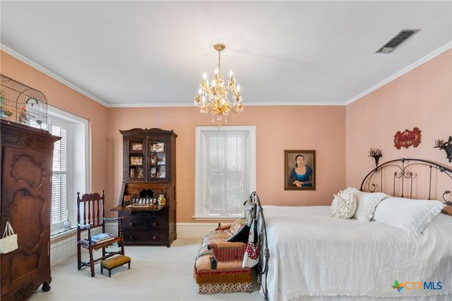 110 - 102 N Courthouse Sq, House other with 6 bedrooms, 4 bathrooms and null parking in Goliad TX | Image 23