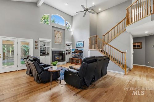 8001 W Innsbrook Ct, Boise, ID, 83704-4490 | Card Image