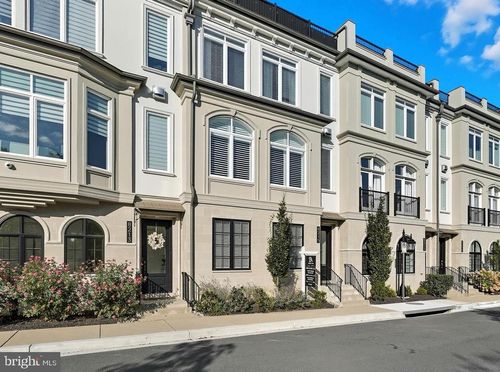 8215 River Rd, BETHESDA, MD, 20817-3415 | Card Image