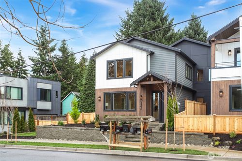 8108 126th Ave Ne, Kirkland, WA, 98033-8056 | Card Image