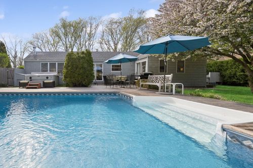 40 Maidstone Ave, East Hampton, NY, 11937-2481 | Card Image