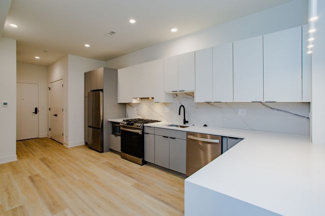 UNIT-404 - 3821 N Ashland Ave, Condo with 1 bedrooms, 1 bathrooms and 1 parking in Chicago IL | Image 4
