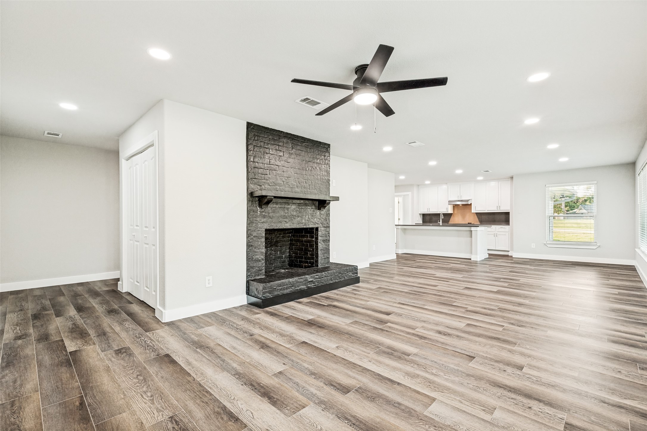 Residential Lease in Lakewood Village 5