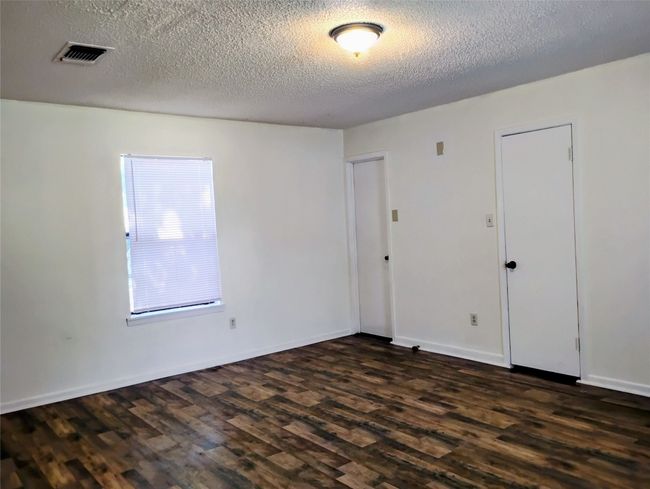 Huge! with own bathroom and 2 walkins! | Image 11