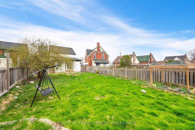 86 Glasgow St, House other with 4 bedrooms, 3 bathrooms and 4 parking in Kitchener ON | Image 40