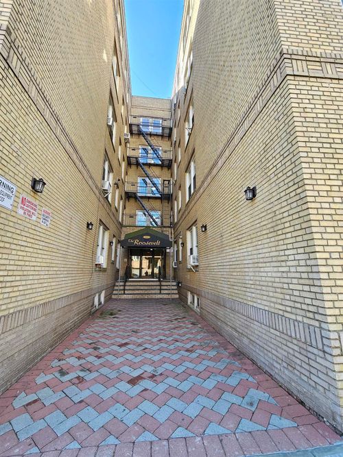 e8-201 45th St, Union City, NJ, 07087-6357 | Card Image