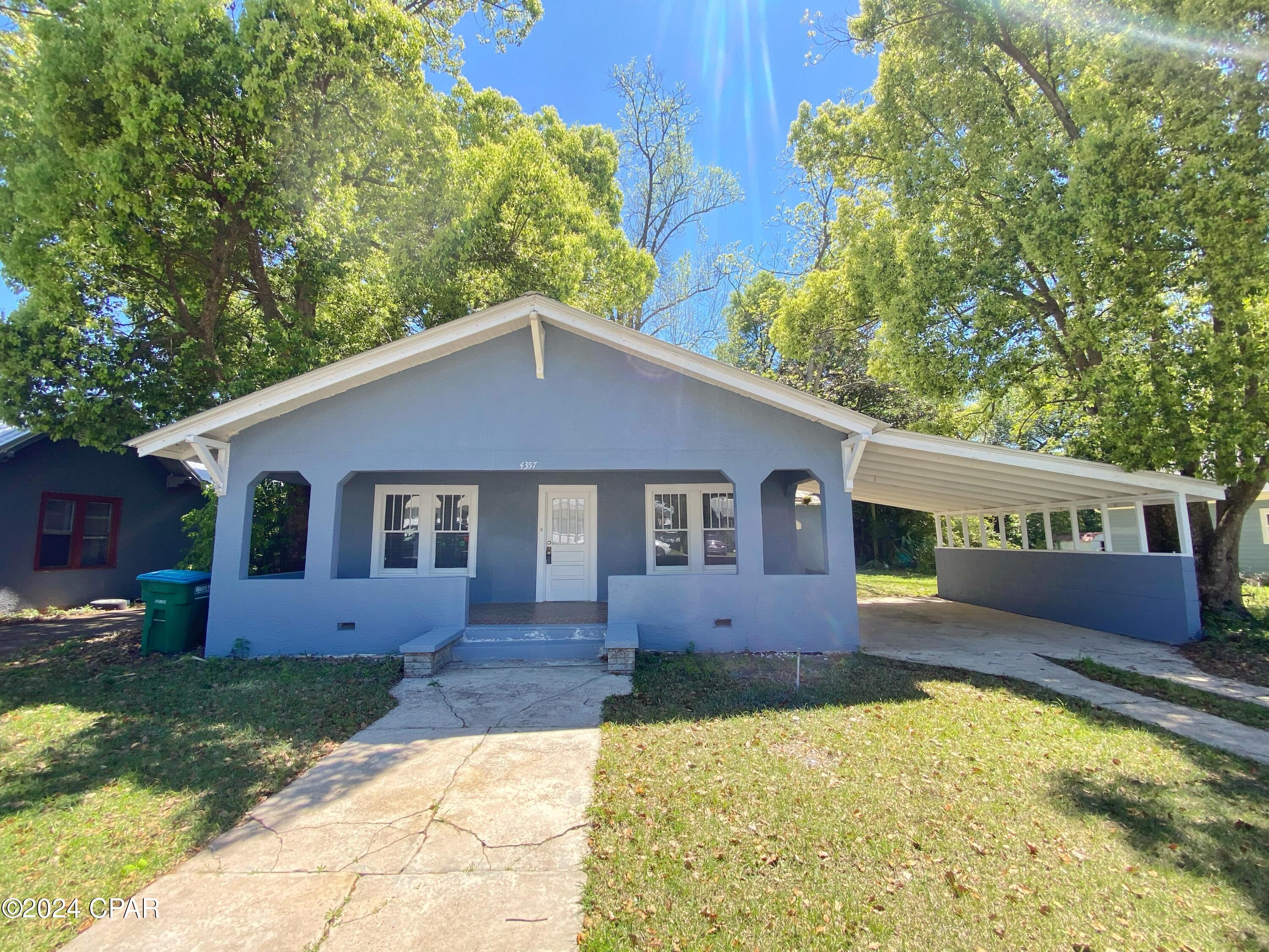 Deering St, Marianna, FL 32446