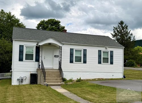 2213 Hemlock Hl, Bluefield, WV, 24701-4531 | Card Image