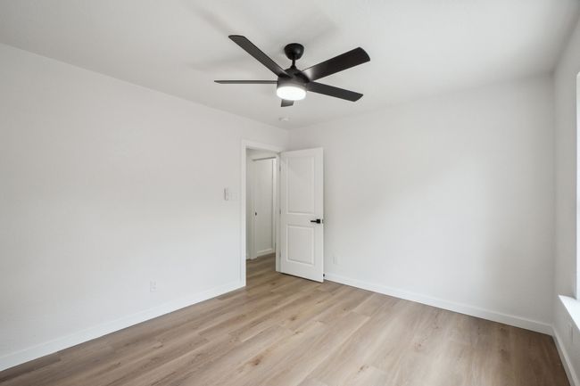 Unfurnished room featuring light wood finished floors, baseboards, and ceiling fan | Image 26