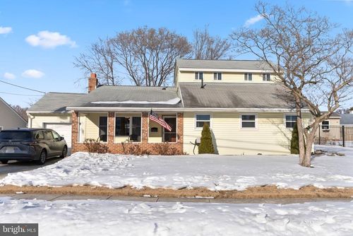 11 Rose Ave, MAPLE SHADE, NJ, 08052-3317 | Card Image