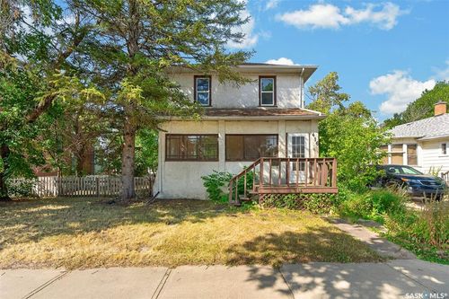 416 5th Avenue Nw, Moose Jaw, SK, S6H3X9 | Card Image