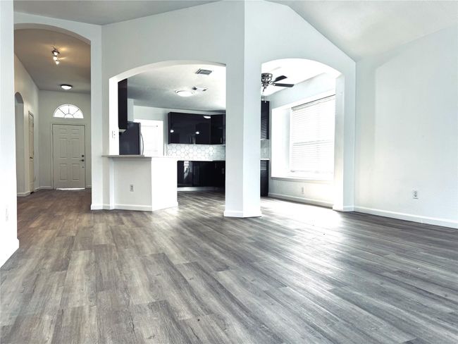 10403 N Shadowdale Dr, Home with 3 bedrooms, 2 bathrooms and null parking in Houston TX | Image 5