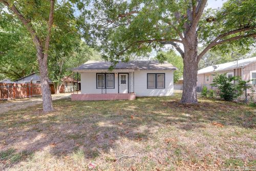 815 Pecan St, Seguin, TX, 78155-6843 | Card Image