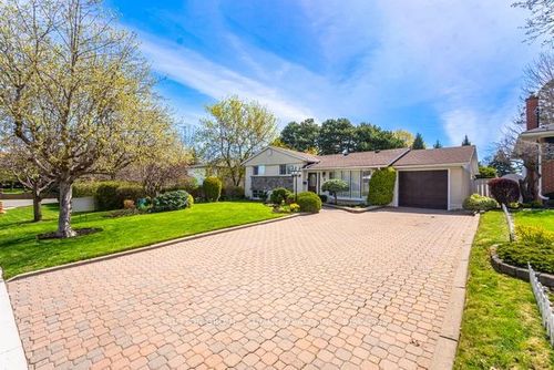 3 Donata Dr, Mississauga, ON, L5M1T2 | Card Image