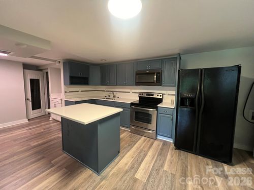 1117 Mineral Springs Rd, Charlotte, NC, 28262-4911 | Card Image