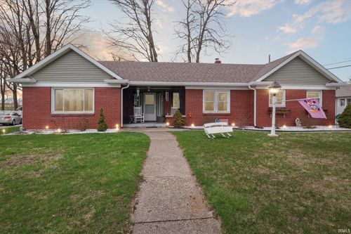 408 S First St, Pierceton, IN, 46562-9294 | Card Image