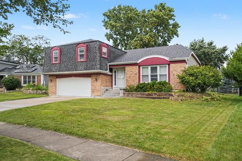 1613 Jasper Dr, Wheaton, IL, 60189-8918 | Card Image