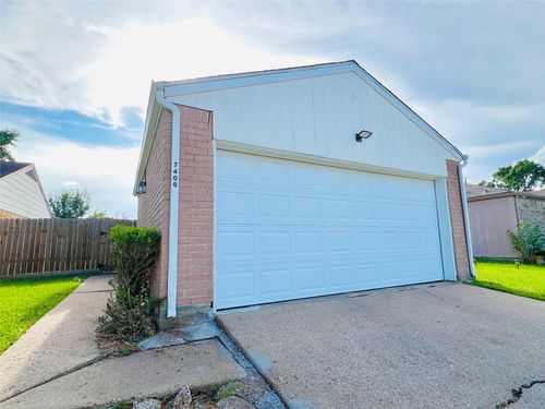 7406 Camporee Ln, Houston, TX, 77083-4833 | Card Image