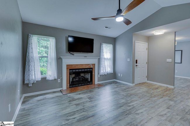 27 Enoree View Dr, Townhouse with 3 bedrooms, 3 bathrooms and null parking in Greer SC | Image 4