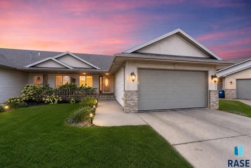 7505 S Peregrine Pl, Sioux Falls, SD, 57108-5925 | Card Image