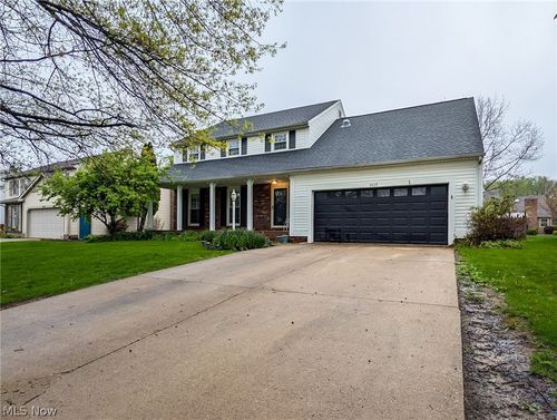 3659 Farnham St Nw, North Canton, OH, 44720-8647 | Card Image