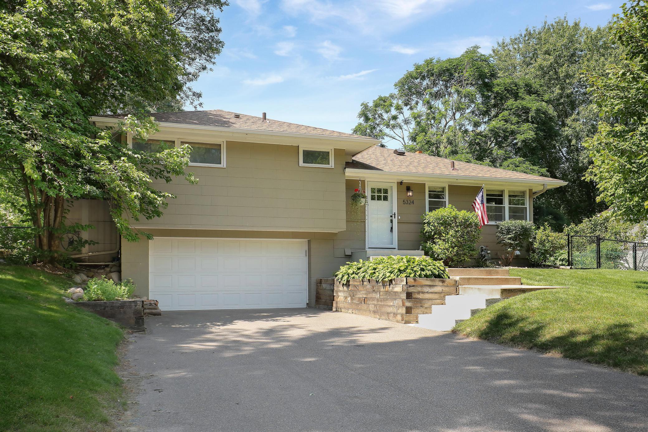 Holiday Rd, Minnetonka, MN 55345