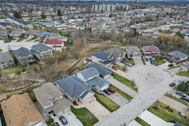 2820 Devon Rd, House other with 4 bedrooms, 3 bathrooms and 4 parking in London ON | Image 47